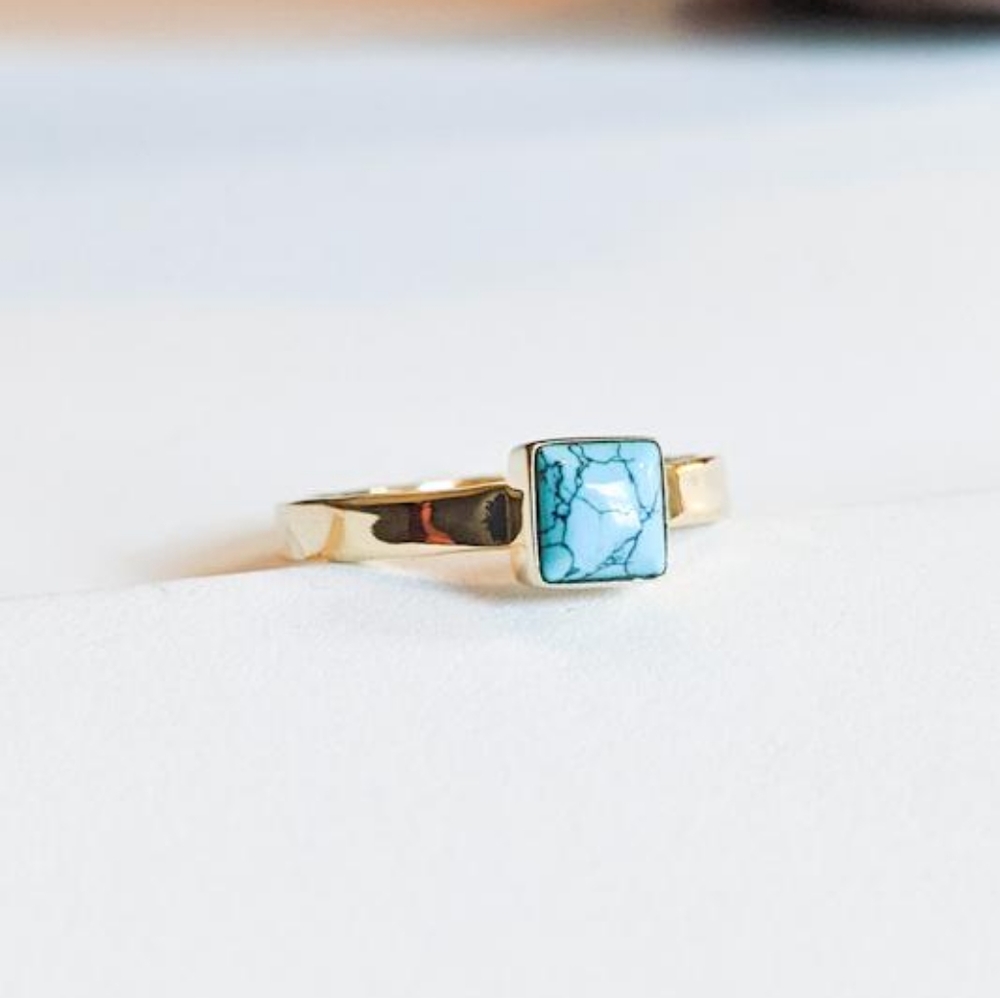 🦋LAST🦋 NWT Baizaar Square Turquoise Hammered Brass Ring, Size 6.75
